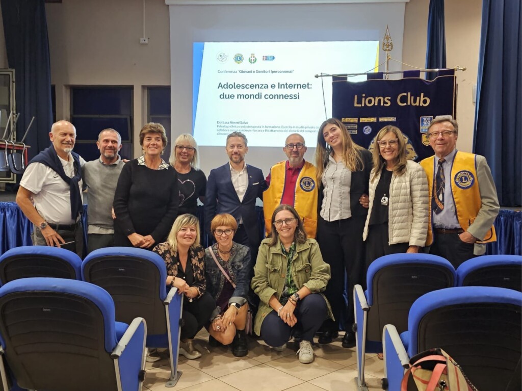 Iperconnessi - A Caselle i Lions affrontano con il pubblico i rischi e le opportunità di smartphone e social media per giovani genitori